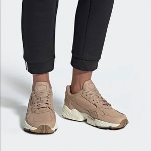 Adidas falcon sneakers ash pearl 6